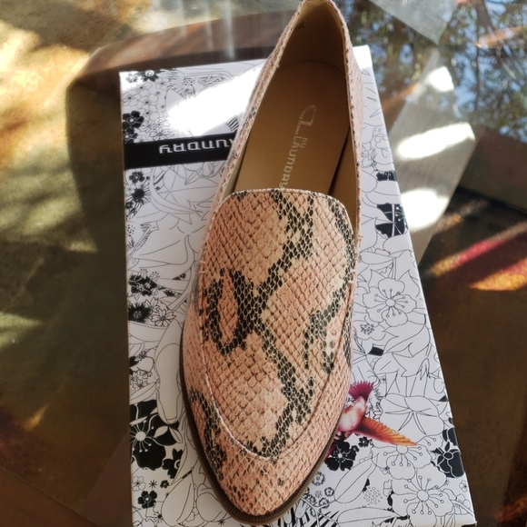 WOMENS FRANCIE LOAFER By CL LAUNDRY SNAKE BLUSH SHOES SIZE 10 - Picture 3 of 13